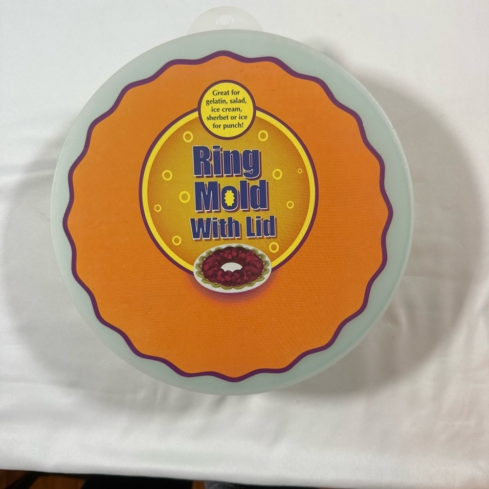 Ring Mold with Secure Lid